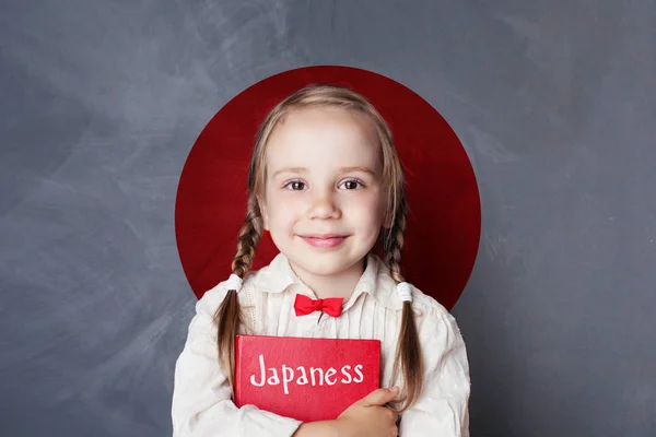 Feliz Niña Inteligente Con Libro Sobre Fondo Bandera Japón Aprender — Foto de Stock