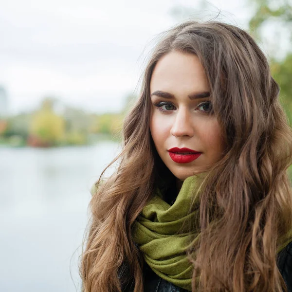 Hübsches Mädchen Freien Junge Frau Herbstpark — Stockfoto