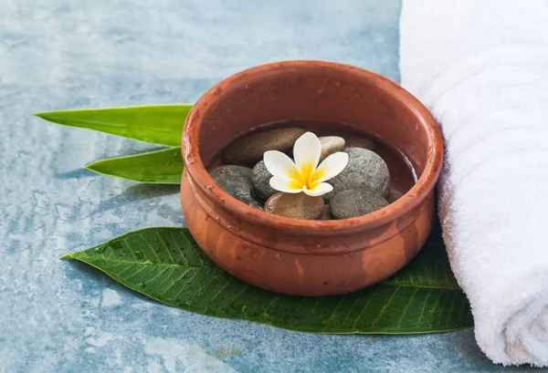 Spa Conjunto Para Tratamento Massagens Fundo Azul — Fotografia de Stock