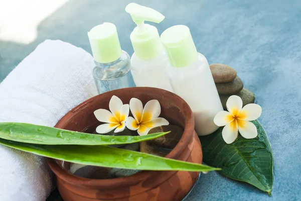 Composição Spa Com Pedras Sulight Para Tratamento Massagem Fundo Azul — Fotografia de Stock