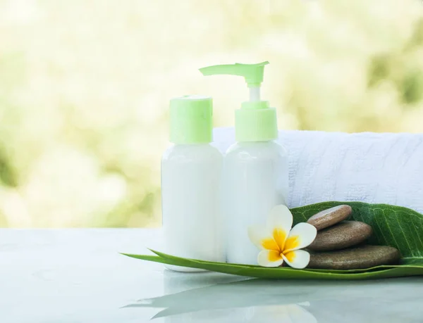 Bovenaanzicht Van Spa Objecten Cosmetica Voor Massagebehandeling Zonlicht Achtergrond — Stockfoto