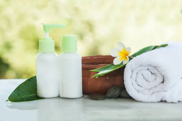 Spa Setting Tropical Flowers Bowl Water Towel Cream Tube Body — Stock Photo, Image