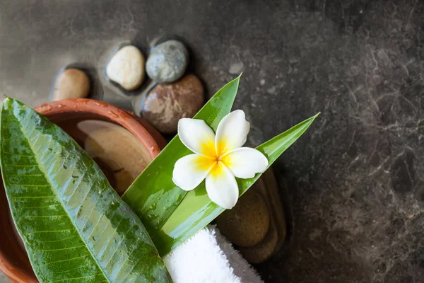 Bovenaanzicht Van Spa Objecten Stenen Voor Massagebehandeling Zwarte Achtergrond — Stockfoto