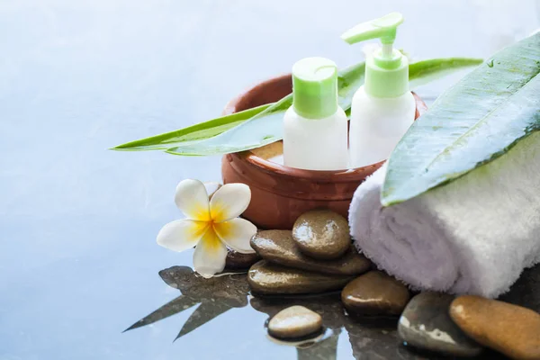 Spa Wellness Instelling Met Tropische Bloemen Crème Tube Kom Met — Stockfoto