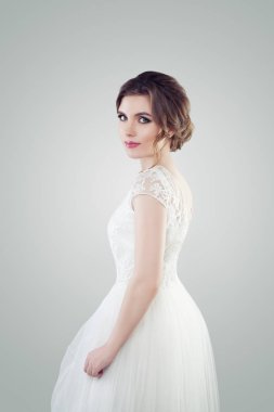 Güzel kadın gelin makyaj ve gelin saç modeli, portre