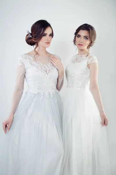 Perfekta Unga Kvinnor Bruden Brudklänning Mode Porträtt — Stockfoto