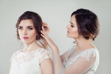 Makyaj ve gelin saç, iki mükemmel kadın moda portre