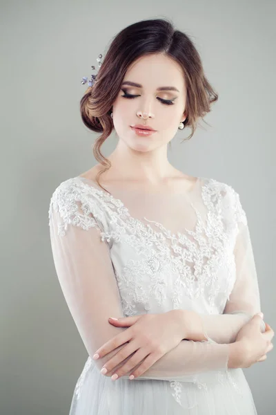 Brautjungfer Mit Make Und Hochsteckfrisur Modeporträt — Stockfoto