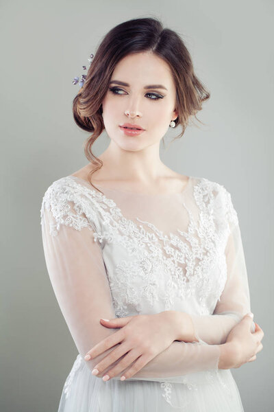 Перфект невесты с макияжем и прическами, модный портрет
