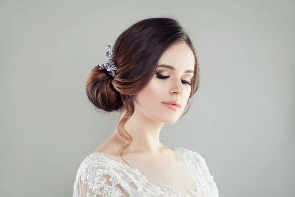 Romantiska Porträtt Perfekt Brud Med Makeup Och Bridal Frisyr — Stockfoto