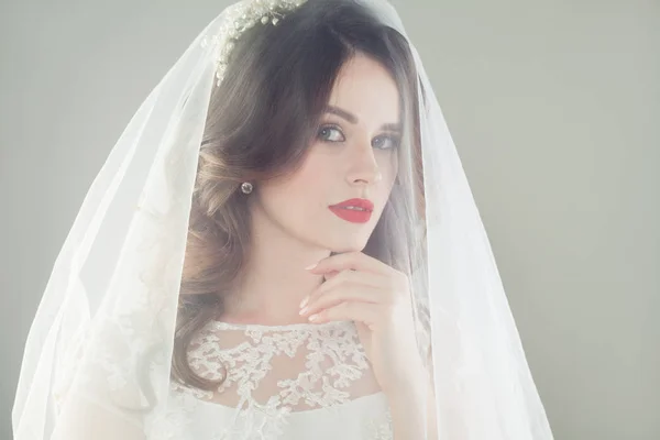 Young Bride Woman Veil Face Closeup Portrait — Stock Photo, Image