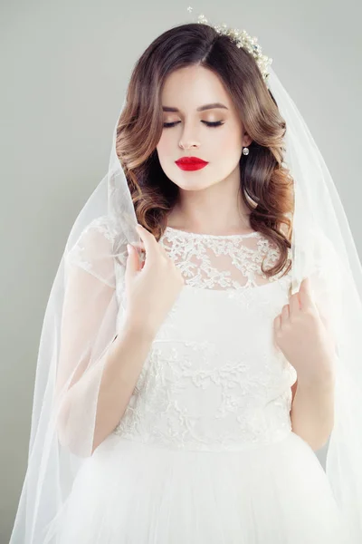 Perfekte Brautfrau Mit Make Brautfrisur Und Schleier Porträt — Stockfoto