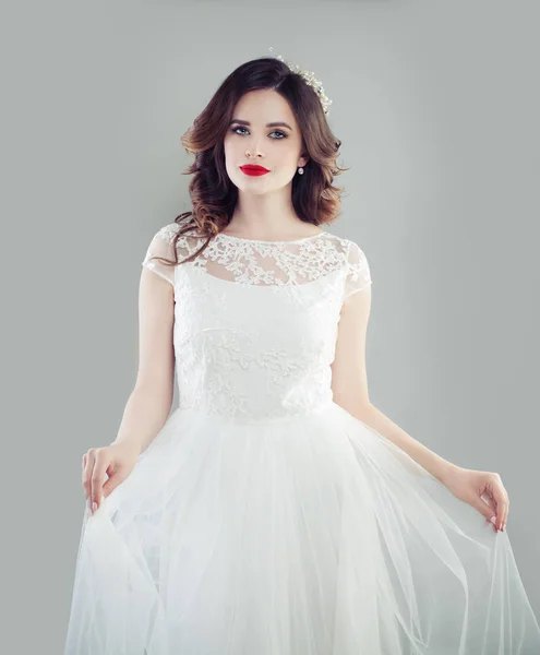 Mulher Noiva Agradável Vestindo Vestido Noiva Elegante — Fotografia de Stock