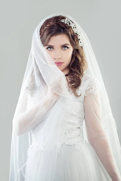 Jovem Noiva Romântica Véu Branco Retrato — Fotografia de Stock