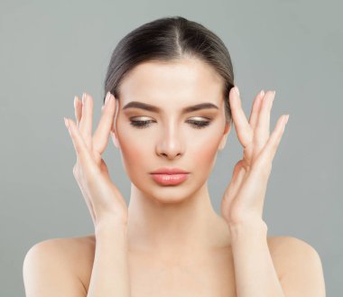 Baş ağrısı kavramı. Kadın baş ağrısı ile