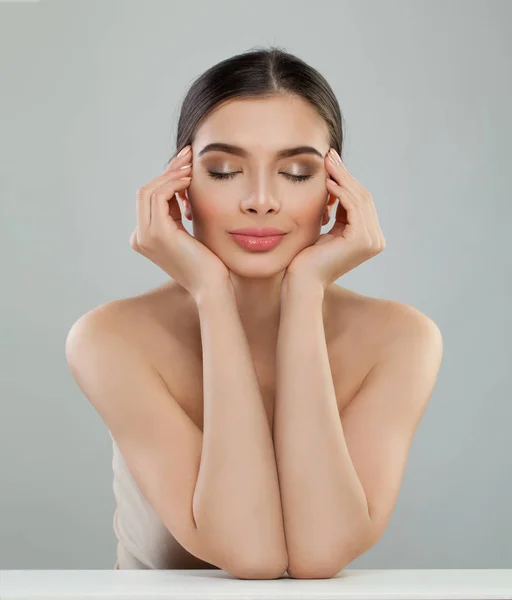 Jonge Vrouw Gezicht Perfect Meisje Met Een Gezonde Huid — Stockfoto