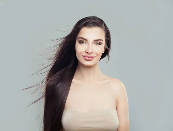 Menina Morena Perfeita Com Penteado Saudável Longo Maquiagem Retrato Moda — Fotografia de Stock