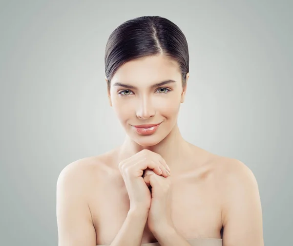 Mignon Modèle Spa Femme Brune Facelift Soins Peau Soins Visage — Photo