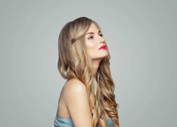 Beautiful Woman Long Shiny Hair Red Lips Makeup Facial Treatment — Stock Photo, Image