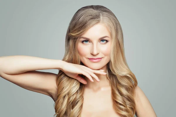 Спа Модель Женщина Длинными Волосами Идеальной Кожей Лечение Лица Спа — стоковое фото