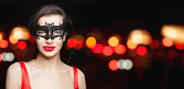 Sexy Vrouw Carnaval Masker Zwarte Nacht Achtergrond Met Abstracte Bokeh — Stockfoto