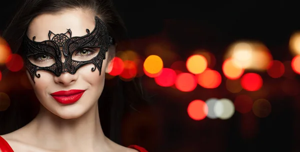 Gezicht Van Perfecte Vrouw Zwarte Carnaval Masker Rode Lippen Make — Stockfoto