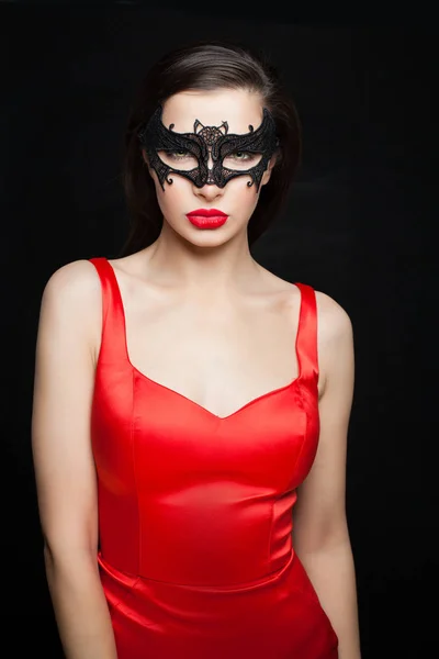 Perfecte Brunette Vrouw Masker Zwarte Achtergrond Portret — Stockfoto