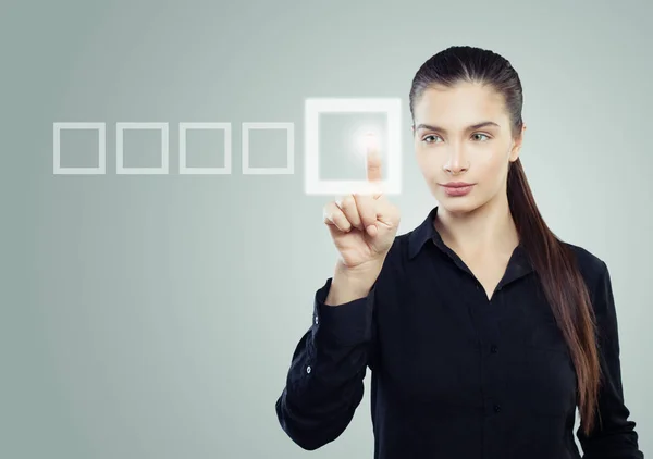 Intelligente Donna Affari Che Punta Sfondo Blu — Foto Stock