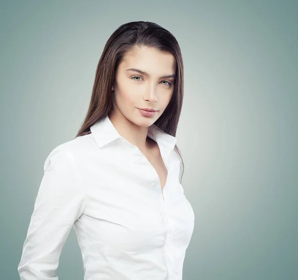 Mulher Negócios Confiante Retrato Camisa Branca — Fotografia de Stock
