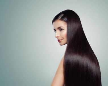 Düz saçlı, moda portre sağlıklı kadın. Mükemmel saç modeli ile göz alıcı kız