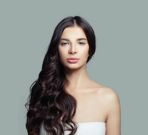 Young Female Face Brunette Girl Curly Hairstyle — Stock Photo, Image