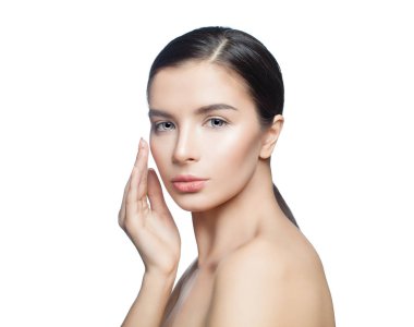 Beyaz arka plan üzerinde izole modeli kadın. Kozmetik, Cilt Bakımı, estetik tıp ve yüz tedavi kavramı