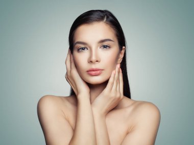 Güzel kadın portre. Kadın modeli ile mükemmel cilt