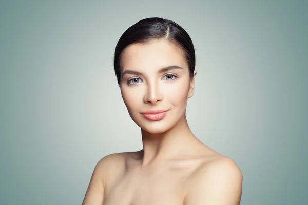 Lindo Rosto Mulher Saudável Com Pele Perfeita Clara Tratamento Facial — Fotografia de Stock
