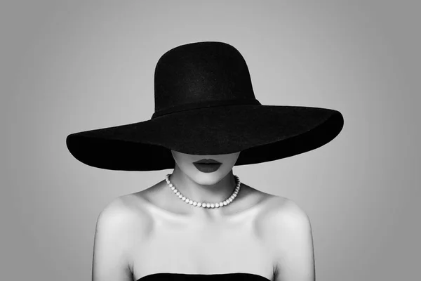 Femme Élégante Chapeau Classique Portrait Rétro Noir Blanc — Photo