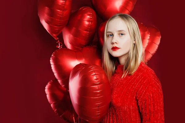 Young Beautiful Girl Holds Balloons Red Heart Red Background Copy — Stock Photo, Image