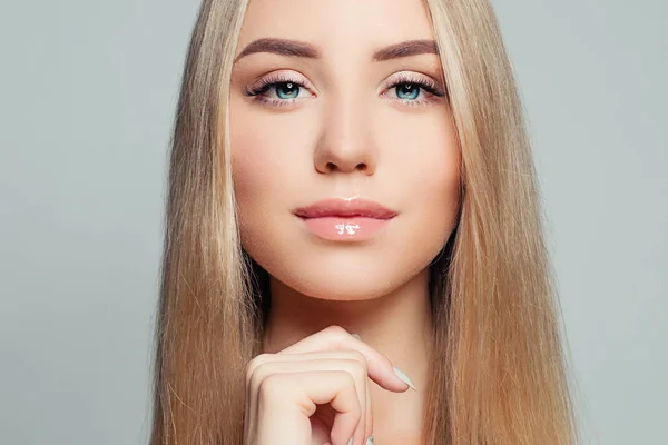 Hermoso Retrato Primer Plano Cara Mujer Modelo Rubia Con Cabello —  Fotos de Stock