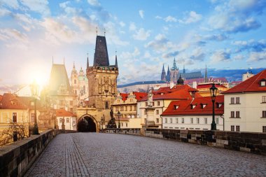 Prag panorama. Charles Köprüsü ve daha az şehir Köprüsü Kulesi Prag, Çek Cumhuriyeti. 