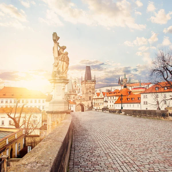 Zabytki Pragi Most Karola Wiosenne Niebo Pradze Czechy — Zdjęcie stockowe