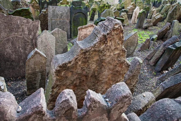Graue Grabsteine Auf Dem Alten Jüdischen Friedhof Prag — Stockfoto