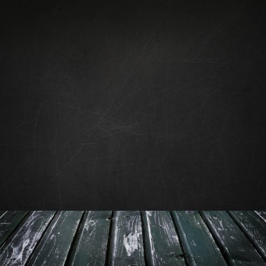 Blackboard duvar ve yeşil retro ahşap zemin için reklam pazarlama ve ürün yerleşimi ile boş arka plan