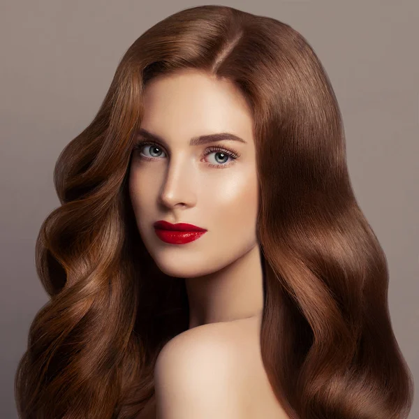 Szép Haj Női Modell Lány Hosszú Vörös Göndör Haja Vöröshajú — Stock Fotó