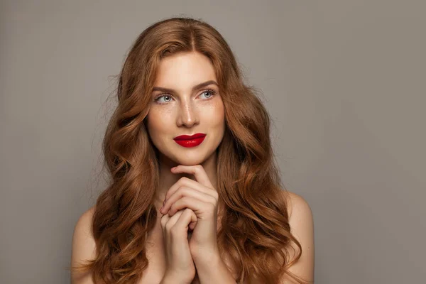 Rood Harige Meisje Portret Cute Redhead Vrouw Met Natuurlijke Gezonde — Stockfoto