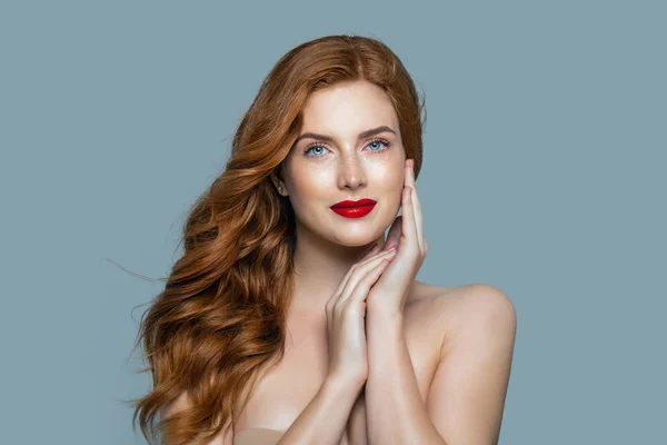 Schöne Frau Mit Roten Haaren Authentische Rothaarige Mädchen Mit Lockiger — Stockfoto