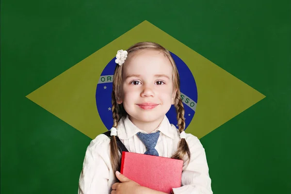 Küçük Kız Öğrenci Kitap Brezilya Federatif Cumhuriyeti Arka Plan Bayrak — Stok fotoğraf