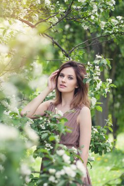 Bahar güzel bir kadın. Güzel kız 