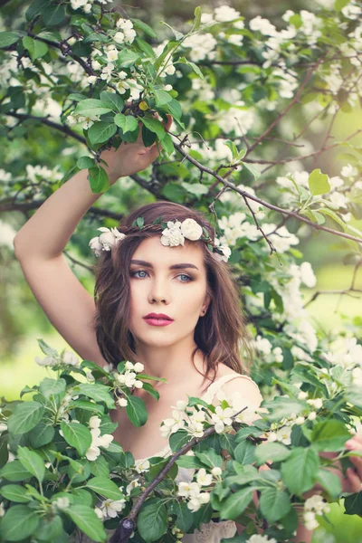 Spring girl face. Pretty young model woman — Stock Photo, Image