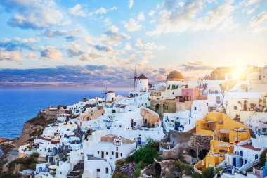 Santorini Adası. Mimari, deniz ve gökyüzü.