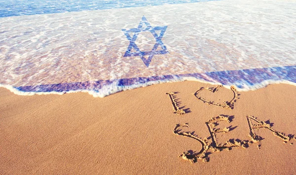 海滩沙子, 海和旗子以色列。我爱以色列的概念 — 图库照片