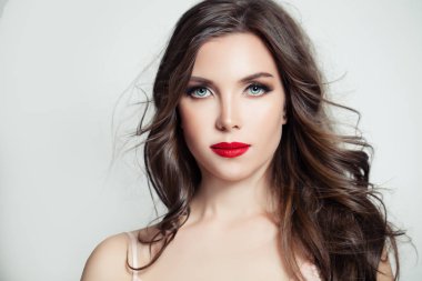 Şık esmer model portre. Güzel kadın 